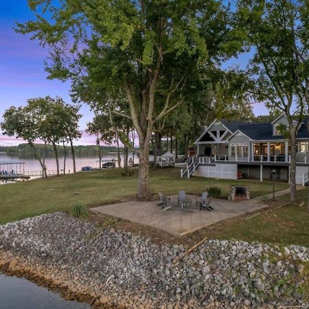 Rare Find Best Lot With Dock And Views On Lake Winchester Εξωτερικό φωτογραφία