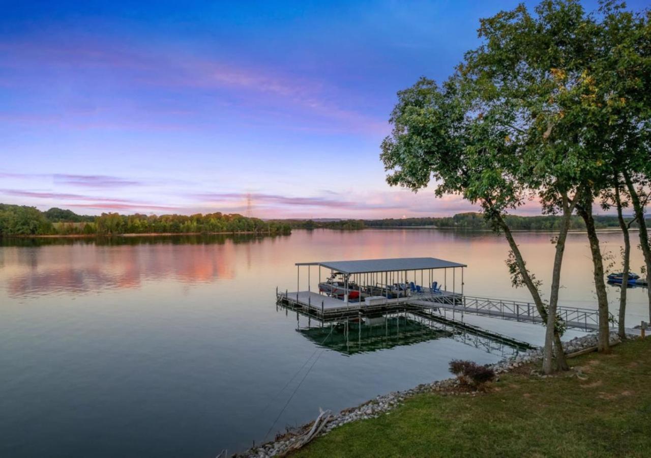 Rare Find Best Lot With Dock And Views On Lake Winchester Εξωτερικό φωτογραφία